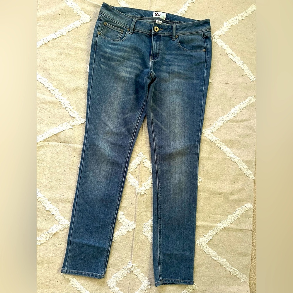 SO low rise juniors jeans! —31” inseam—Great condition!
